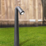 BOLARDO O BALIZA LED STEVEN 450 ALTURA 1.7W  4K  COLOR NEGRO DIFUSOR VERDE (ESTACA OPCIONAL)