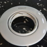BASE SPOT MOVIBLE DECORATIVO COLOR BLANCO  MATERIAL FIERRO