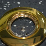 BASE SPOT MOVIBLE DECORATIVO COLOR BRASS BRONCE  MATERIAL FIERRO