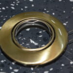 BASE SPOT MOVIBLE DECORATIVO COLOR ANTIQUE BRASS BRONCE ANTIGUO MATERIAL FIERRO